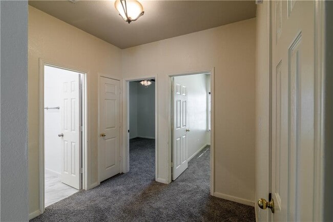 Building Photo - 105 Bluejay Cove