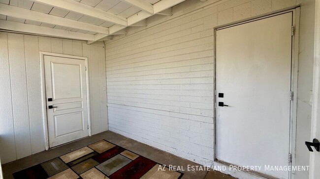 Building Photo - 3037 E Brill St