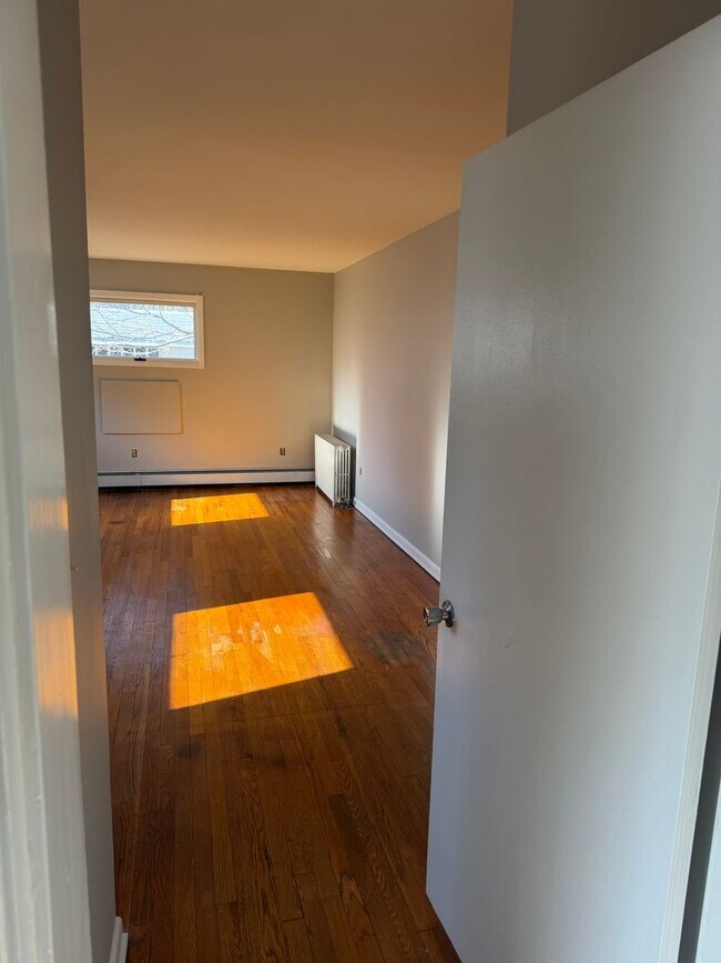 Building Photo - 114 S West St