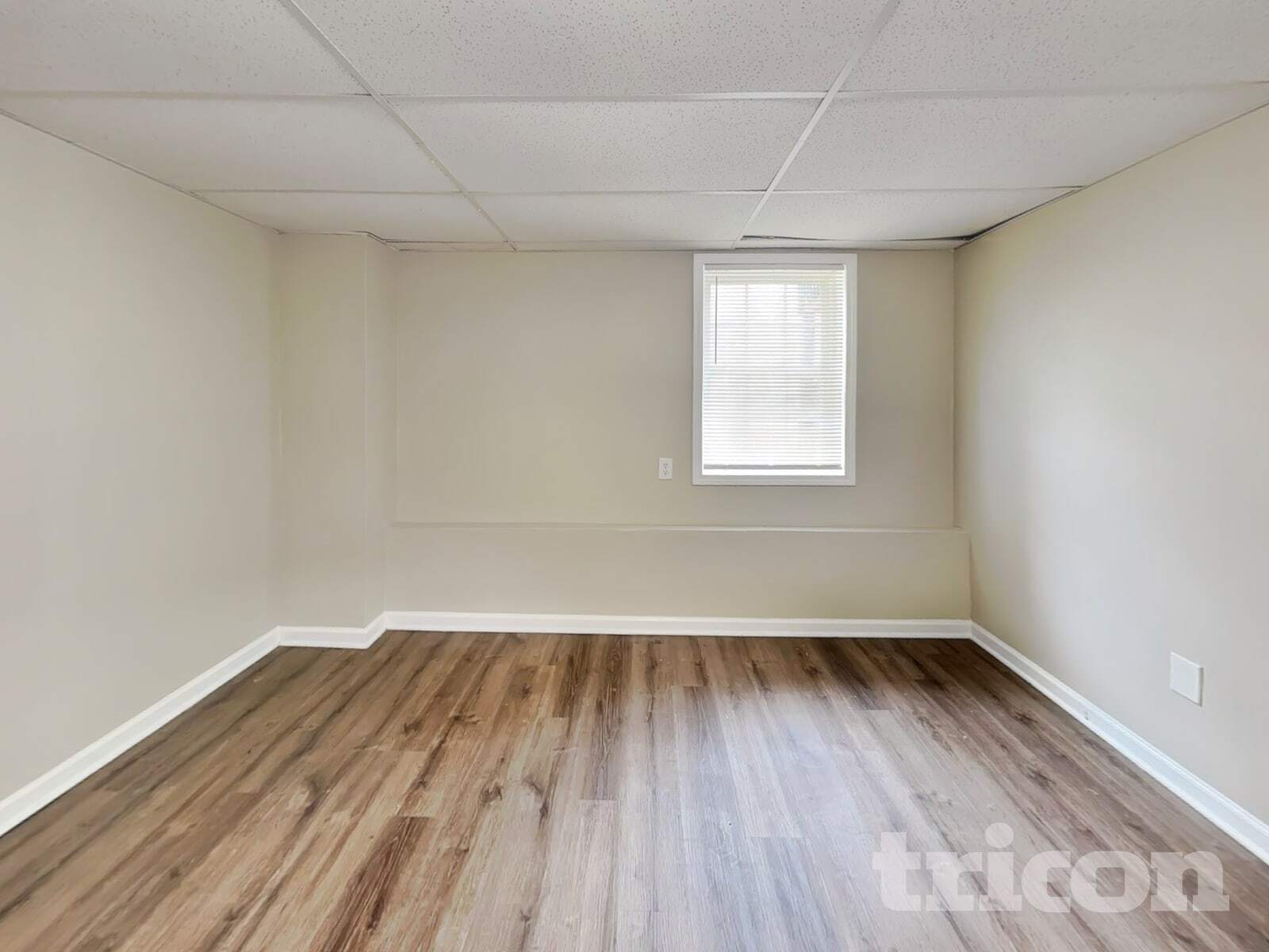 Building Photo - 401 Breeze Way