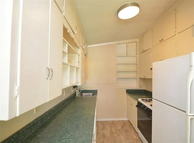 Building Photo - 5111 Woodrow Ave