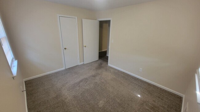 Building Photo - 6101 Shadow Run Rd