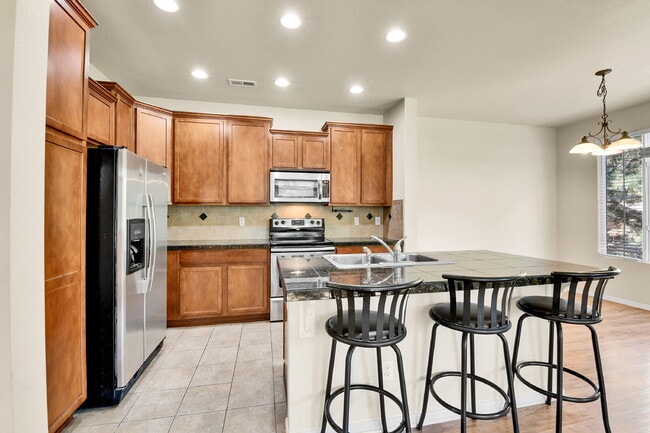 Building Photo - $2,550.00, 2, 2-bed, 2 bath in Northglenn ...