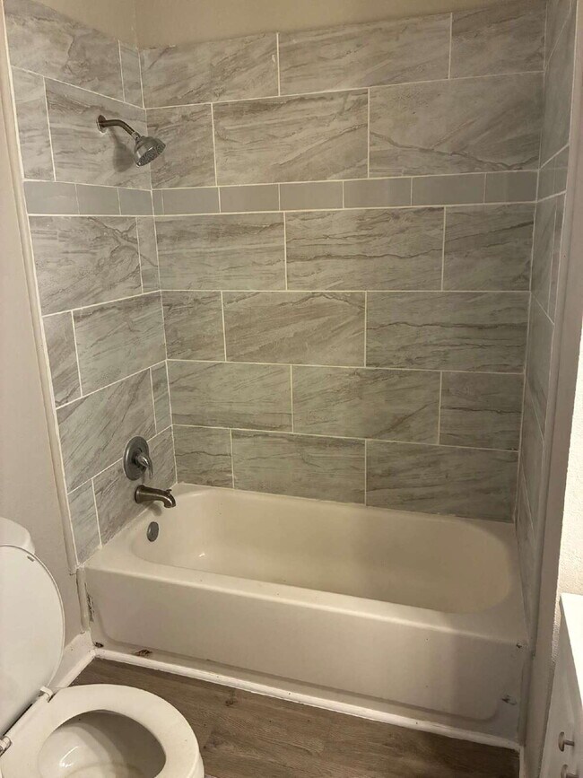Building Photo - Application Special - South Side One Bedroom Apartment for Rent