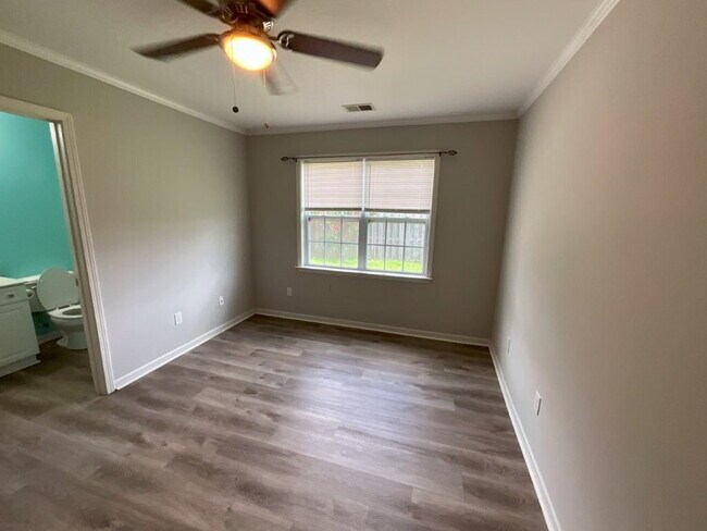 Building Photo - Wonderful 3 bedroom home in the highly ame...