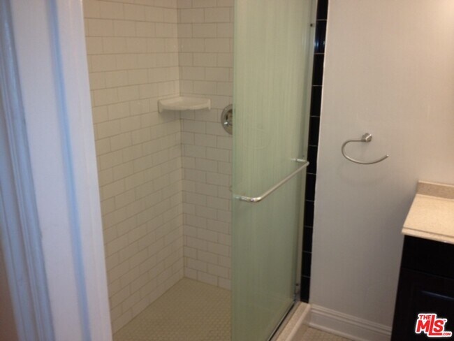 Building Photo - 440 N Orange Grove Ave