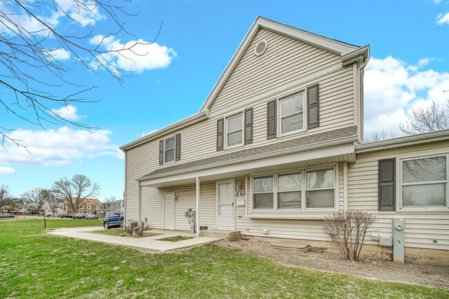Building Photo - 2301 Knollwood Cir