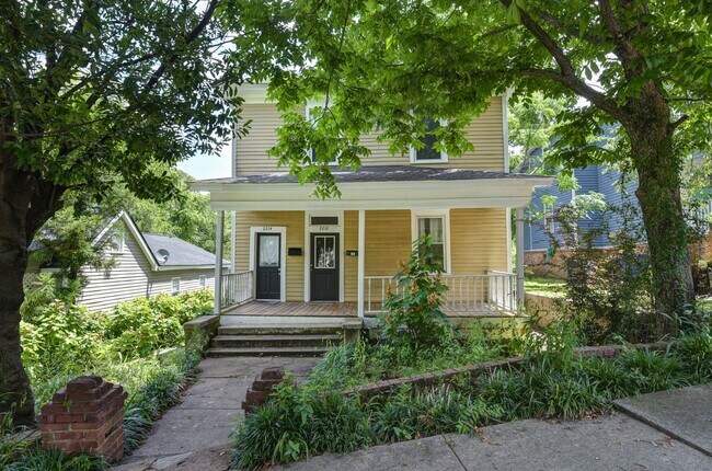 Primary Photo - Charming 2 bedroom 1 bath home in Elmwood ...