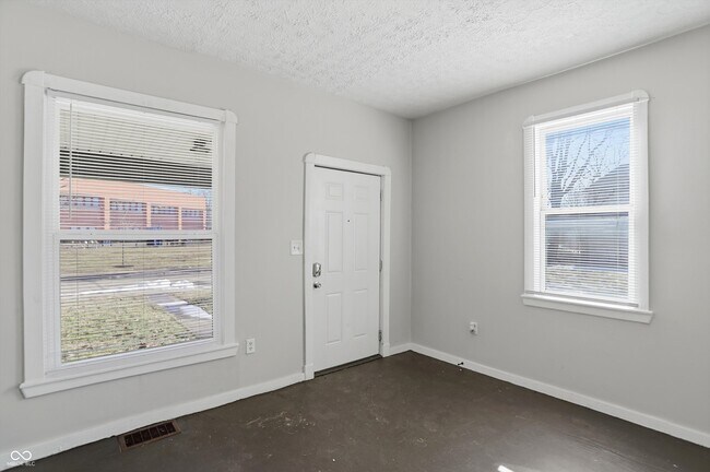 Building Photo - 510 N Beville Ave