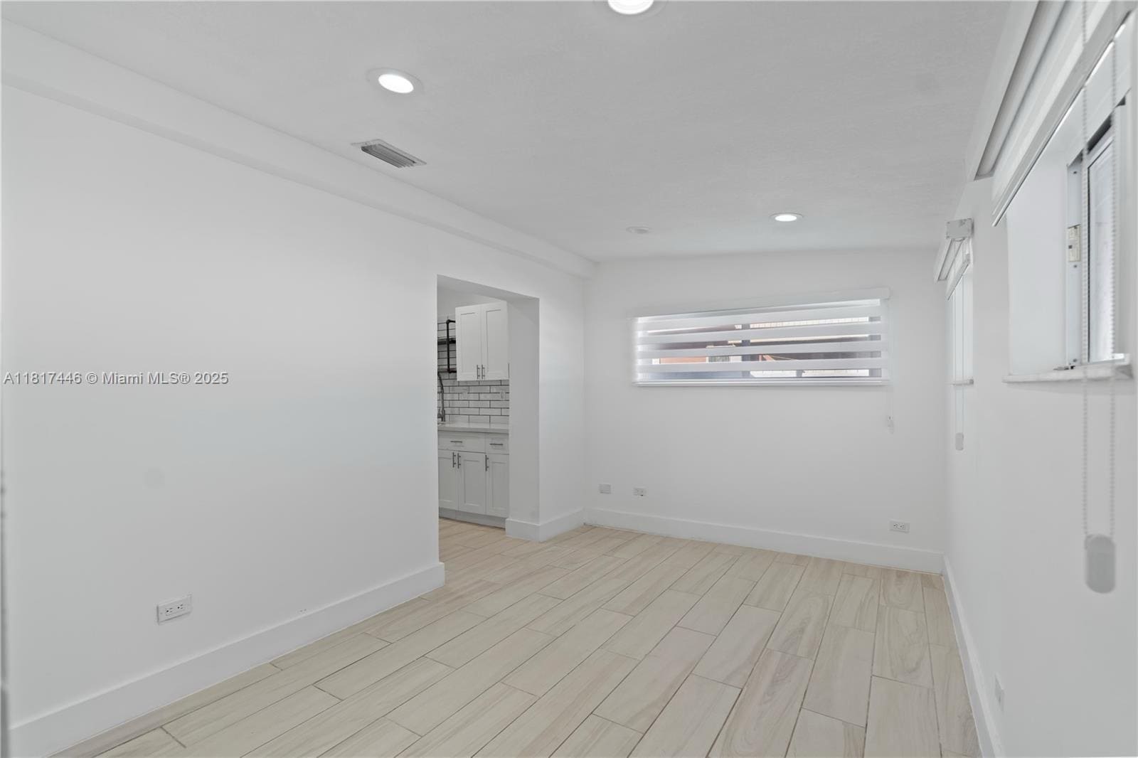 Building Photo - 641 E 44th St
