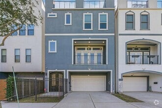 Building Photo - 2422 Hadley St