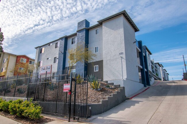 Interior Photo - 4388-4394 Delta Street