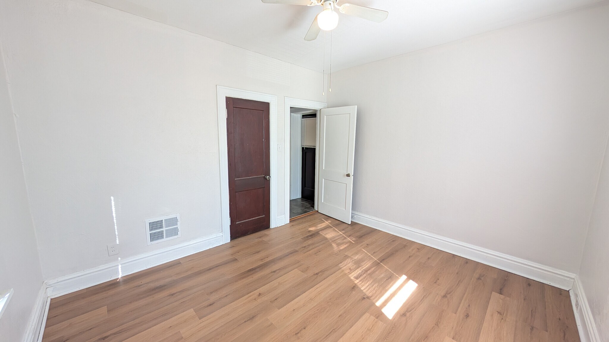 Building Photo - 5042 Mardel Ave