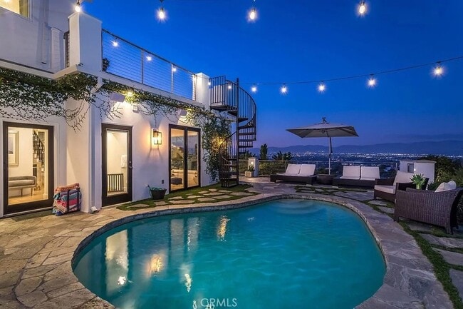 Building Photo - 3642 Alta Mesa Dr