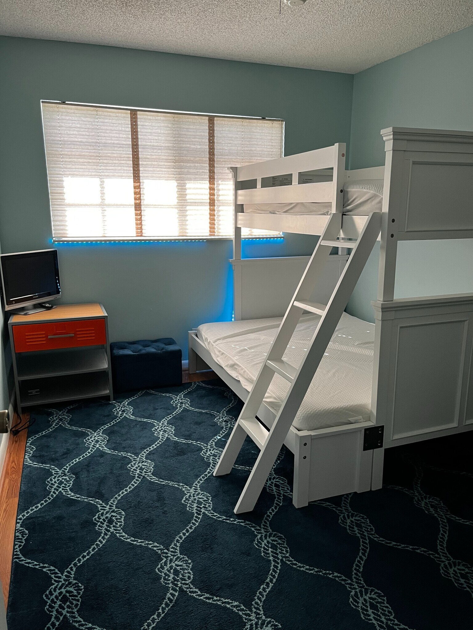 Building Photo - 640 Tennis Club Dr