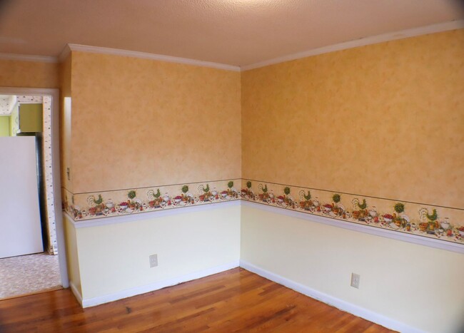 Building Photo - Cute brick ranch 3 bedroom, 2 bathroom in ...