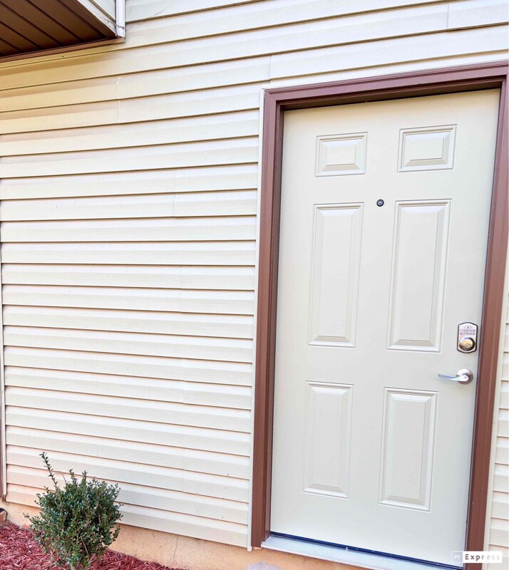 Building Photo - 5335 Yellow Pine Dr