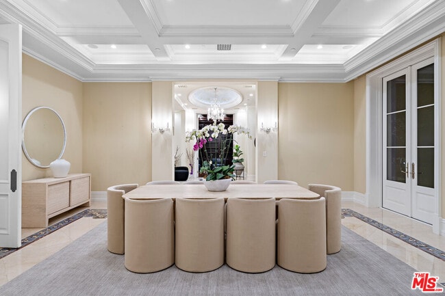 Building Photo - 718 N Rodeo Dr