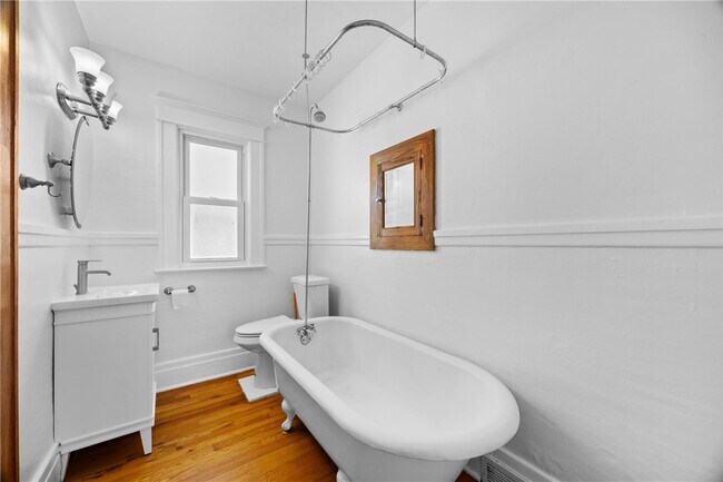 Building Photo - 15-17-17 Roosevelt St