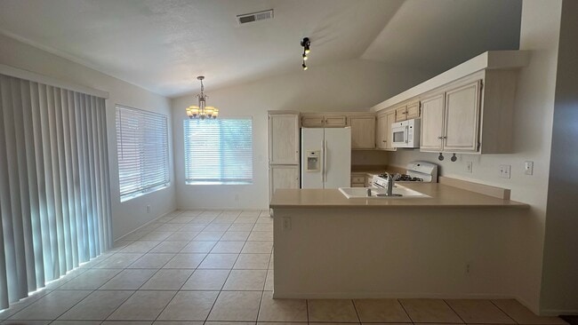 Building Photo - Single Story Rosamond home