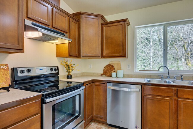 Building Photo - 3 Bedroom Rambler in Quiet Port Orchard Lo...