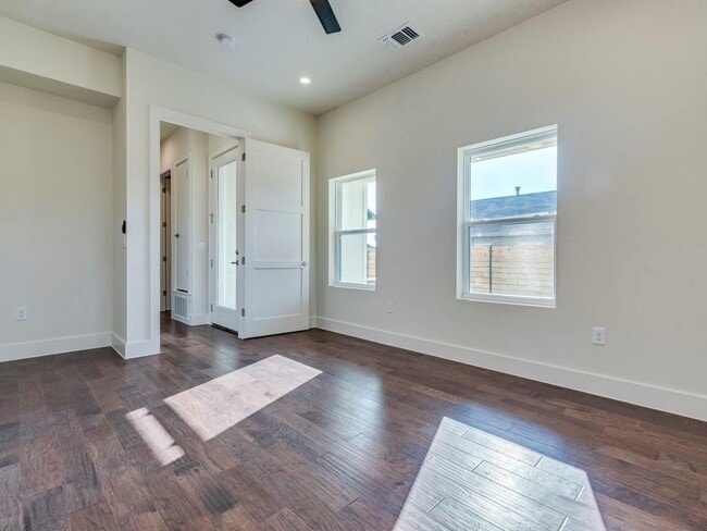 Building Photo - 6412 Carson Rdg
