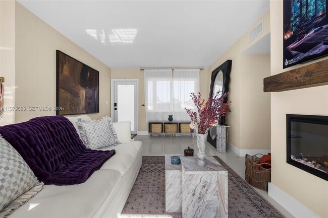 Building Photo - 10750 SW 43rd Ln