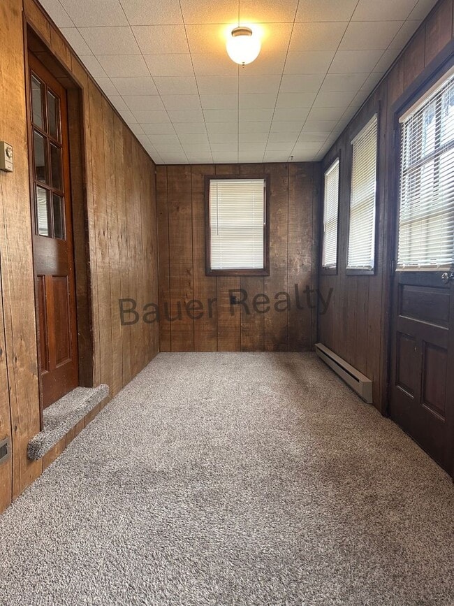 Building Photo - 3 -4 Bedroom Home Near Brookside Park