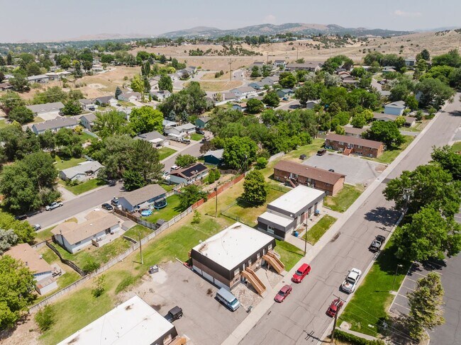 Building Photo - Poplar