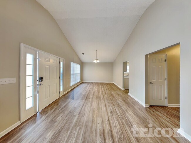 Building Photo - 524 Chisolm Way