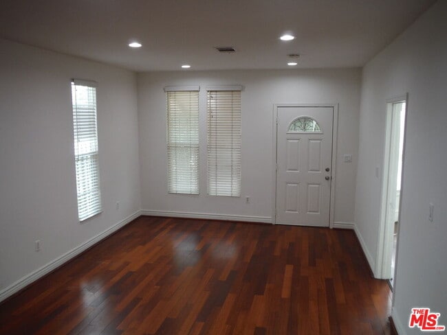 Building Photo - 1805 W 12th Pl