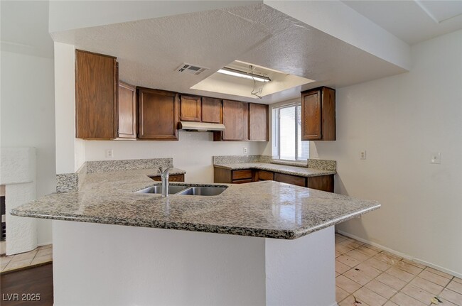 Building Photo - 2120 Venus Ave