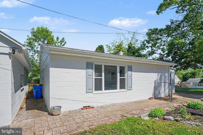 Building Photo - 105 Oak Hill Dr