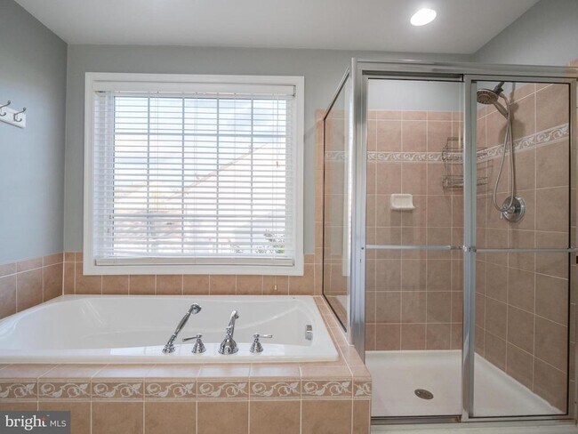 Building Photo - 41397 Windybush Dr