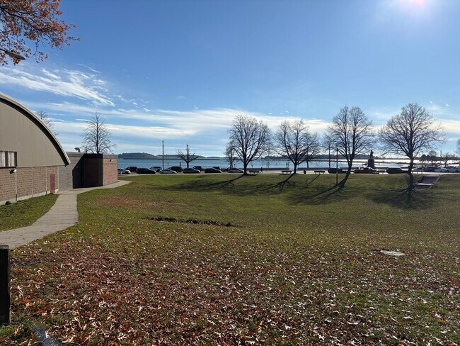 Building Photo - 41 Farragut Rd