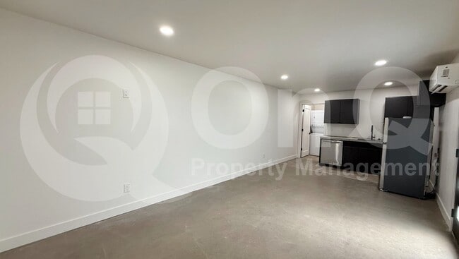 Building Photo - 523 W 14th St