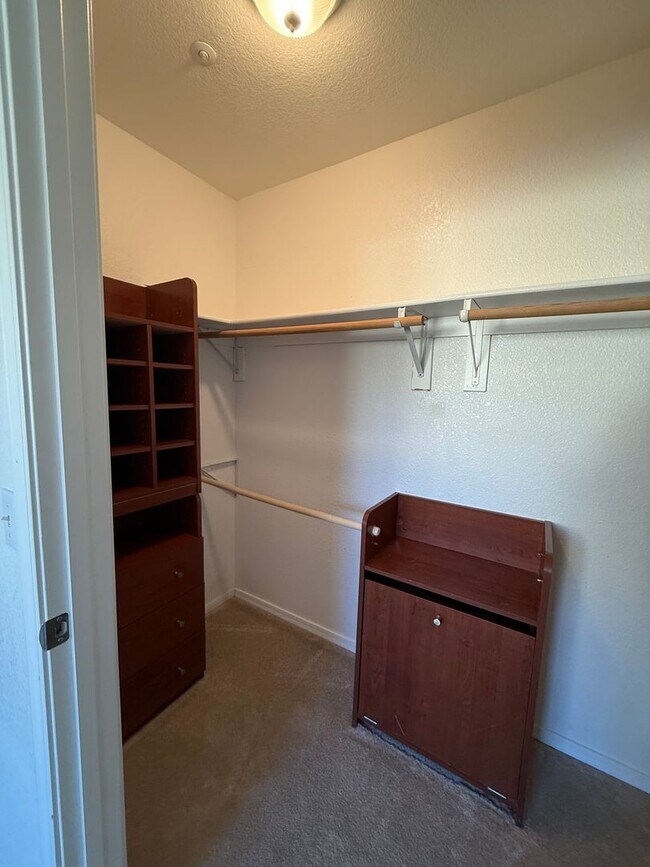 Building Photo - 751 Skyview Ln