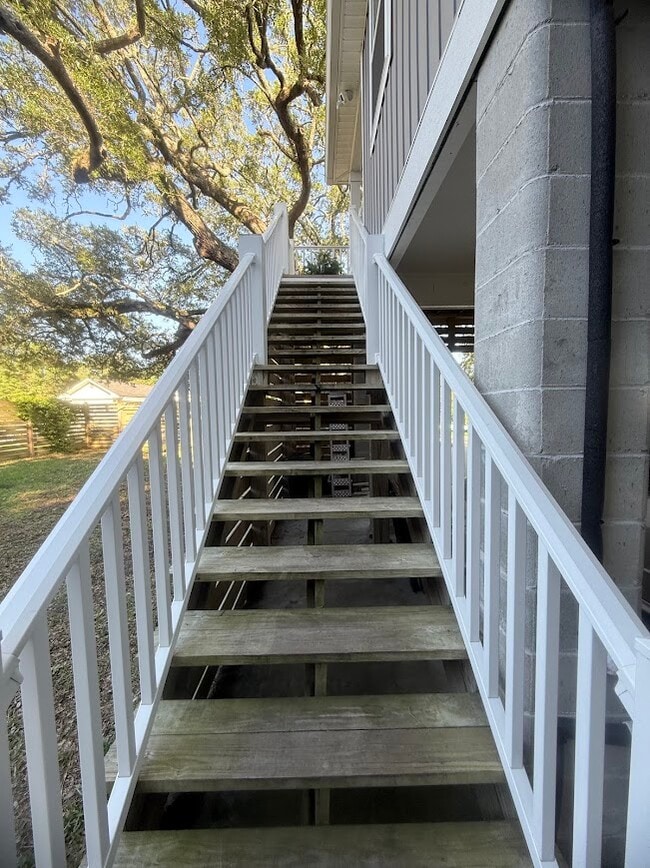 Building Photo - 406 Caverly Ln