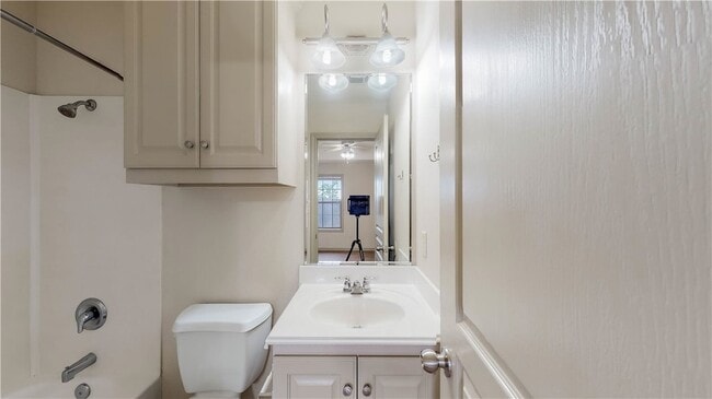 Building Photo - 115 Richards St