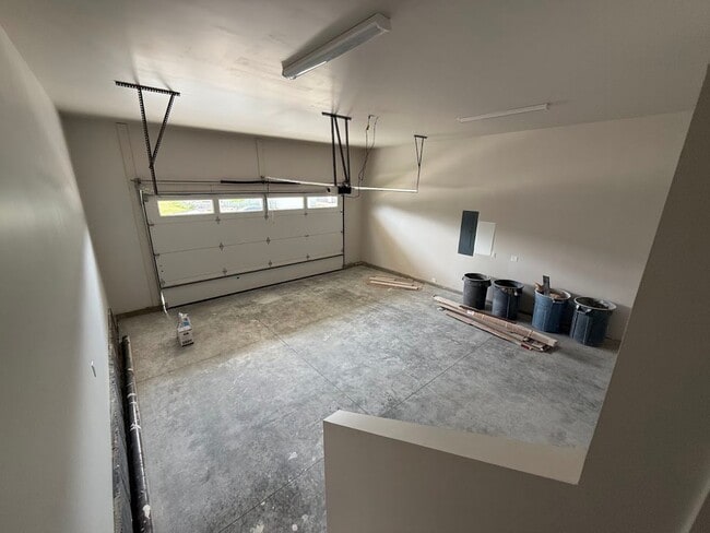 Building Photo - Spacious 4 Bedroom Home with Over 3,100 Sq Ft!
