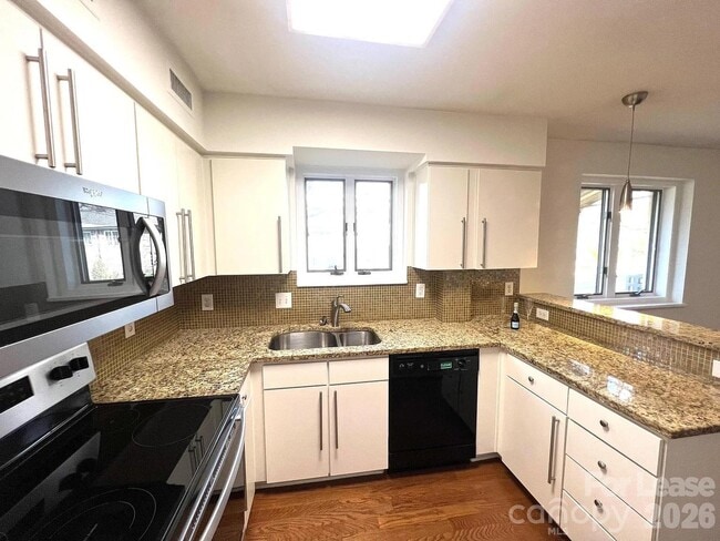 Building Photo - 2441 Vail Ave