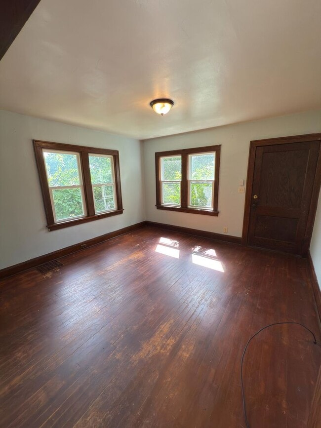 Building Photo - Charming Minneapolis Single-Family Home – Updated Throughout!