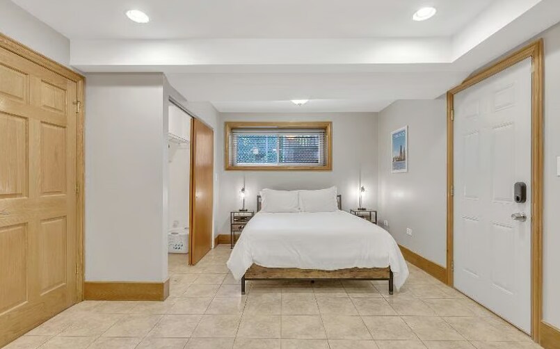 Building Photo - 1353 S California Ave