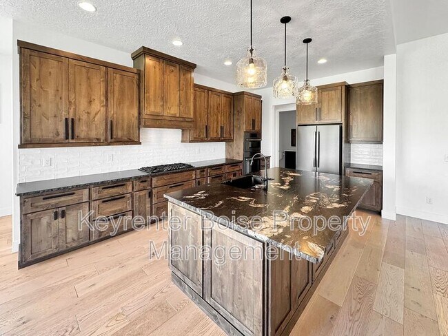 Building Photo - 5298 W Parkridge Dr