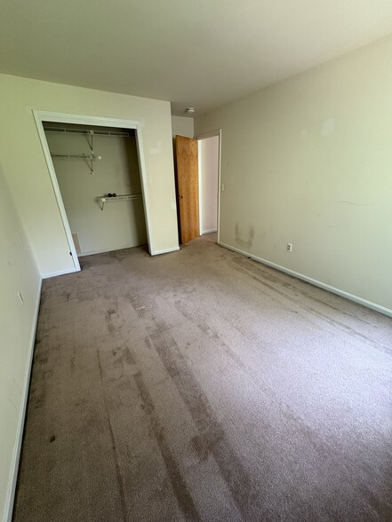 Building Photo - N1 Stonehedge Dr
