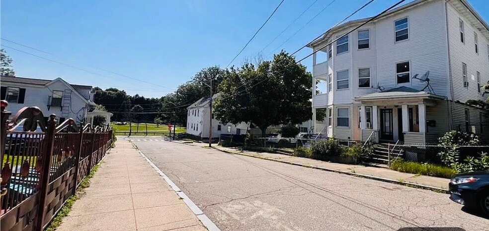 Building Photo - 19 Vale St