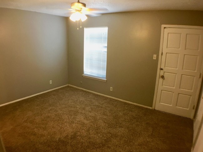 Building Photo - 6416 Pizarro St