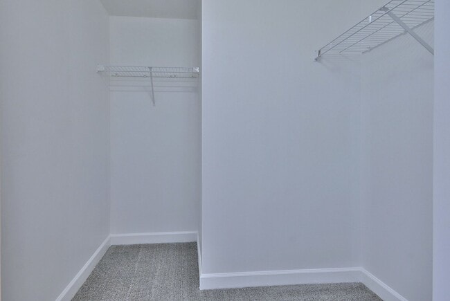 Building Photo - Bright & Spacious Condo in Great Location!