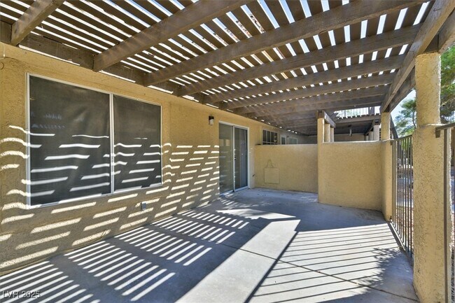 Building Photo - 1802 Plum Ct