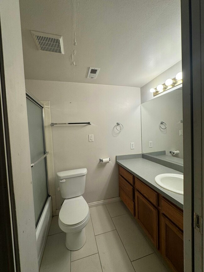 Building Photo - 41 400 S